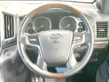 【純正革巻きステアリング】上質な革を使用することで、手にしっかり馴染みとても運転しやすいハンドルです♪