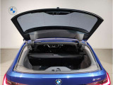 【トランクルーム】十分な容量を確保したトランクルーム。環境へ配慮したスペアタイヤ非搭載のBMW。その分、トランクスペースを有効活用できる様にしてあります。