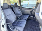 後席はキャプテンシートが採用されており、広々と車内の空間を使ってただくことができます!