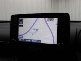 スマートフォンとの連携を可能にした8インチのディスプレイオーディオにはナビキットを採用。フルセグTV、AM/FM、Bluetooth/USB入力に対応しています。(T‐Connectは別途有料)