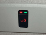 急病時や危険を感じた時には、SOSコ-ルスイッチを押してください。万が一の事故発生時には、専門のオペレ-タ-が警察や消防への連携をサポ-トします。(ご利用にはサービスへのご契約が必要となります)