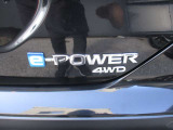 リアにはe-power 4WDのバッジが装備
