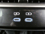 充電用USB端子付き。スマートフォンなどの充電に便利です。