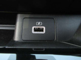運転席そばにUSBソケットがあります♪♪ここでスマホの充電ができちゃいます♪♪