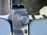 マニュアル車です。