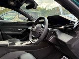 当社の納車前点検・サービスの内容は、車検点検・法定12ヶ月定期点検・油脂類の点検及び交換・バッテリーの点検及び交換等を行い、良好な状態にてご納車させていただきます。