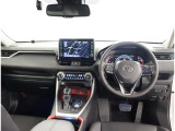 オシャレなインテリアで運転する気分も盛り上がりますよね^^