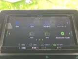 AM・FMラジオに加え、Bluetooth Audioの選択肢を画面上で確認できます。音源を見分けやすく、気分や利用シーンに合わせて使い分けられる便利な装備です。
