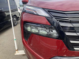 夜間走行の様々な局面に向けて、LEDヘッドランプで視認性をしっかり確保☆ハロゲンヘッドランプのおおよそ2倍の光量で、広範囲に明るくドライバーをサポートしてくれます。