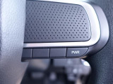 パワーモードのスイッチONでエンジンの回転数が上がり力強い走行が可能になります。山道などをグングン登れる便利な機能です。