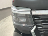 LEDヘッドライトは、点灯の瞬間から最大光量を発揮し、突然暗くなるトンネルなどでの安定感を高めます。