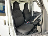 【運転席・助手席】内装ルームクリーニング済みです。しっかり綺麗にしていますので、是非、お確かめください。車に自信があるからこそ、是非一度ご来店頂き内外装も見てもらえると幸いです。