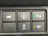 【パワーバックドア】スマートキーや運転席のボタンを押すだけでリアゲートが自動で開閉します!荷物を持っている時や、高い位置にあるバックドアを閉める際に便利な機能です♪