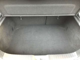 トランクスペースも通常で十分な広さがございます。