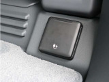 荷室には電源を備えています。アウトドアや遠出の際にも便利に活用できます。