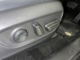 パワーシート搭載。微妙な調整が手軽にでき、ピッタリのポジションで運転することが可能です。