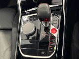 iDriveコントローラー♪前方から視界をそらさずに、ナビを直感的に操作。