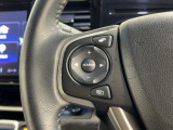 手触りの良い革ハンドルにはオーディオコントロールスイッチが装備されており、ハンドルから手を離さずに操作が出来ます。感覚で操作ができて便利で安全ですね!