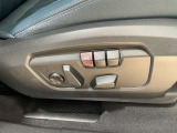 メモリー機能付電動シートを運転席/助手席に装備しております。