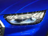 ●LEDハイビームが多数独立で存在し、ハイビーム時に対向車や前方を走る車の部分をロービームに切り替えが可能!!シーケンシャルウインカーも装備!!