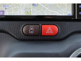電動スライドドアのスイッチです。車内からもスイッチひとつでラクにドアの開閉できますよ♪
