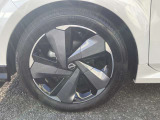 純正のアルミホイールです!お車に合ったデザインのホイールになっています!