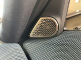 harman/kardon製 HiFi ラウド・スピーカー・システムを搭載しております。