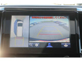 パノラミックビューモニター付きです。車両を上から見たような映像をディスプレイオーディオ画面に表示。運転席からの目視だけでは見にくい、車両周辺の状況をリアルタイムでしっかり確認できます。