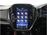 11.6インチの縦型ディスプレイに、ナビゲーション機能をはじめ、エンターテインメント、車両情報、エアコン操作、各種設定などを集約。タブレットのような感覚で、直感的に操作できます。