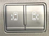【両側パワースライドドア】スマートキーや運転席のスイッチで後席両側スライドドアの開閉が可能♪電動だから力を入れてドアを開ける必要が無く、小さなお子様でも簡単に開け閉めでき快適です♪