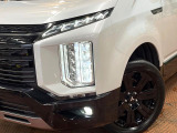 【LEDヘッドライト】悪天候や夜間走行時も良好な視界を確保し安心して運転できる高輝度LEDヘッドライトを装備!点灯速度が早く、消費電力も抑えられています。