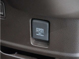 ◆12V電源ソケット◆スマートフォンの充電等にも便利な電源ソケット!使いやすい場所に装備されています。