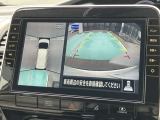 アラウンドモニター、上空から見下ろしているかのような映像をディスプレイに映し出し、スムースな駐車をサポートします。さらに、人や自転車など周囲に動くものがいる場合には、表示とブザーで注意を促します。