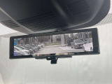 【インテリジェントルームミラー】 車両後方のカメラ映像がミラーに映るので、乗員や荷物が多くても安心♪夜間や悪天候の日でもクリアな映像で視界良好です◎