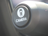 ★マルチビューカメラ★ワイパーレバー先端の「CAMERAスイッチ」を押すことで、車を上空から見下ろしたような映像をカーナビ画面に映し出し、車庫入れや縦列駐車をサポートしてくれます♪