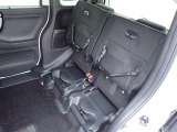 ◆チップアップ&ダイブダウン機構付【ULTR SEAT】は後席座面を左右分割で跳ね上げることができます。トランクで積載できない背の高い荷物をラクラク収納できます。ホンダ車ならではの人気装備です。