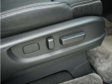 ◆シートハイトアジャスター◆運転席を上下に高さ調節ができます!運転ポジションを体格に合わせてシート調整できます。