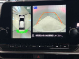 【アラウンドビューモニター】車を上から見下ろしているかのような映像で周囲の状況がひと目で確認、狭い駐車場に駐車するときも安心です♪