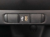 USBを接続できます。
