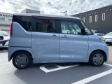 サイドから見ても素敵なデザインの軽自動車です!天井も高く室内空間も広く快適です☆