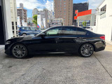 サービスにはドイツ本国と同様に教育と訓練を受け、BMWを知り尽くした「マイスターメカニック」が数多く在籍しております。納車前点検整備で、お客様に安心と安全をお届けいたします。