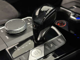 8速ステップトロニック付スポーツAT I-driveコントローラーでモニター部分を操作します。直感的に使用することが可能です。