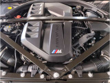 【BMWエンジン】革新的なガソリン・エンジン・テクノロジーによる高性能かつ高効率。レスポンスの良いパワーを発揮。常にスムーズな吸気を実現しアクセル開度にダイレクトに反応しドライビングを楽しく演出。