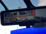 スマートルームミラーです。後部座席に人が座っていても後方を確認できます。