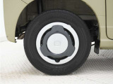 ◆純正ホイール装着車◆シンプルなデザインのホイールキャップ付きです。