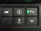 パーキングセンサーや横滑りを防ぐVSA等のスイッチ類は運転席の右側、手の届きやすい位置にあります。