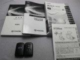 取説・メンテナンスノート・スマートキーの3点セットです。
