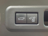 【パワーバックドア】スマートキーや運転席のボタンを押すだけでリアゲートが自動で開閉します!荷物を持っている時や、高い位置にあるバックドアを閉める際に便利な機能です♪