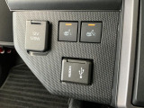 【アクセサリーソケット】12Vの電源は使いやすい位置に装備!用途は様々、スマホの充電やドラレコの電源として役に立ちます♪