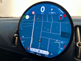 「MINIナビゲーション」はクラウドベース(ネットと連携)となっており、最新の地図データは、ナビに常にストリーミング(配信)されます